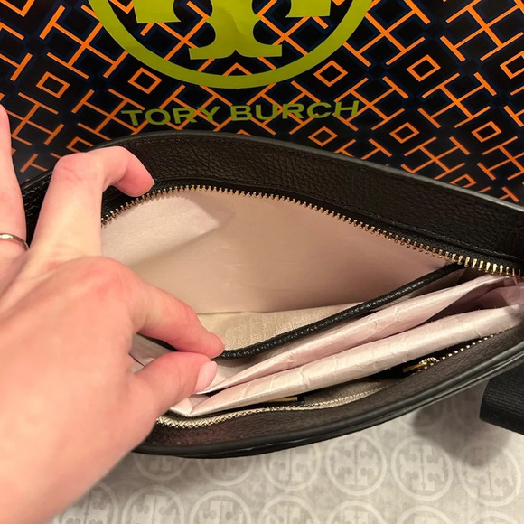 Tory Burch Blake Swingpack Crossbody Bag Black Gold - Picture 9 of 11